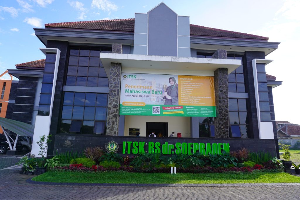 Gedung Utama ITSK RS dr. Soepraoen