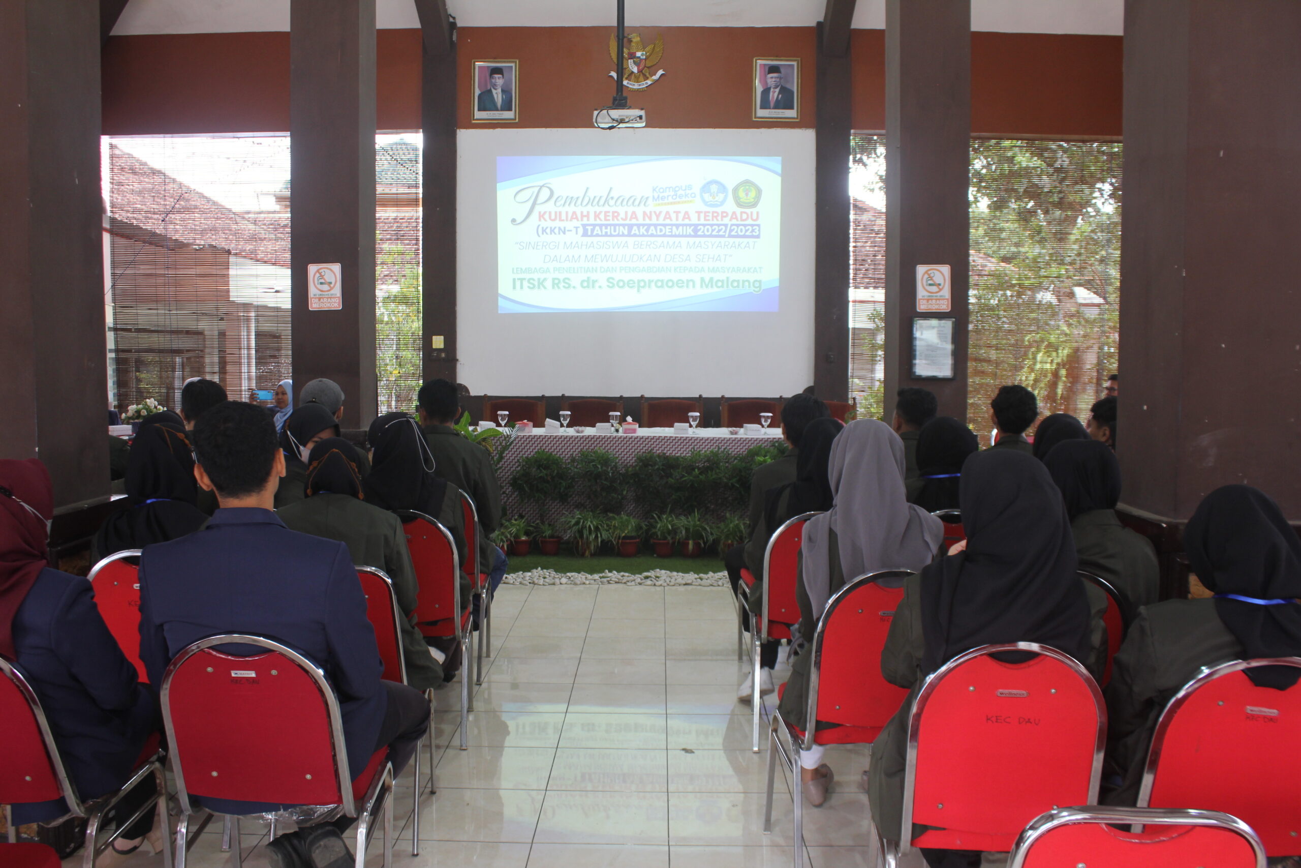 Pembukaan kknt (kuliah kerja nyata terpadu) institut teknologi, sains, dan kesehatan rs dr. soepraoen fakultas sains dan teknologi dan fakultas ilmu kesehatan di desa petung sewu kecamatan dau kebupaten malang